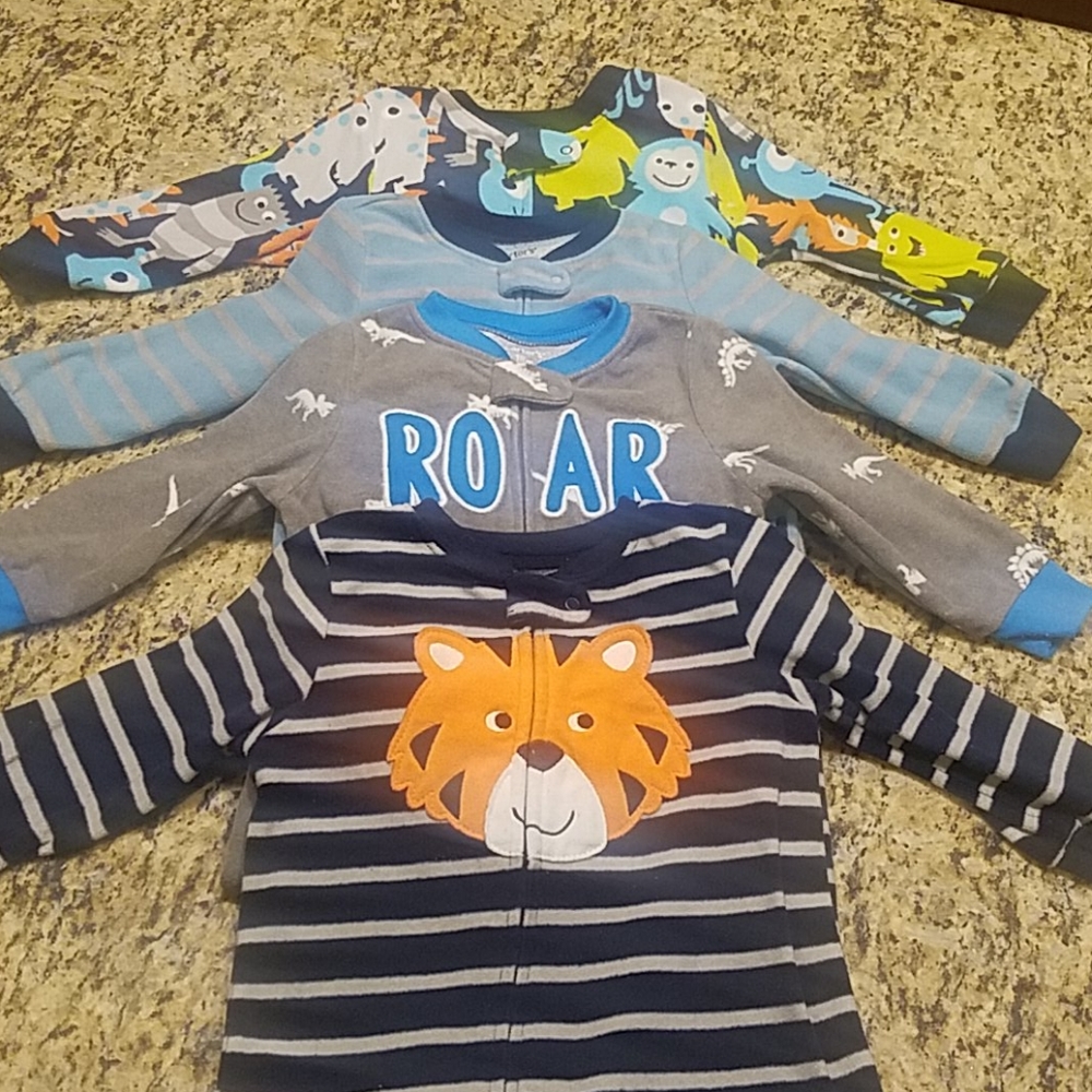 4 pair of Carter's footed pajamas